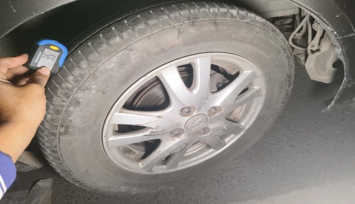 2013 Honda Brio V AT, Petrol, Automatic, 1,55,389 km, tyre