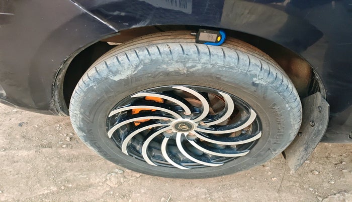 2020 Maruti Ertiga VXI CNG, Petrol, Manual, 1,50,173 km, tyre