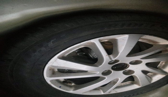 2012 Maruti Swift ZXI, Petrol, Manual, 98,613 km, tyre