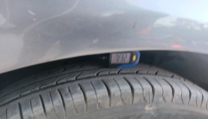 2012 Maruti Swift ZXI, Petrol, Manual, 98,613 km, tyre