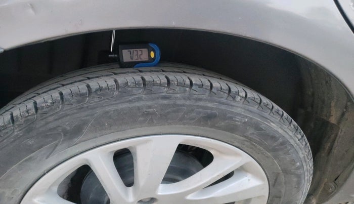 2012 Maruti Swift ZXI, Petrol, Manual, 98,613 km, tyre