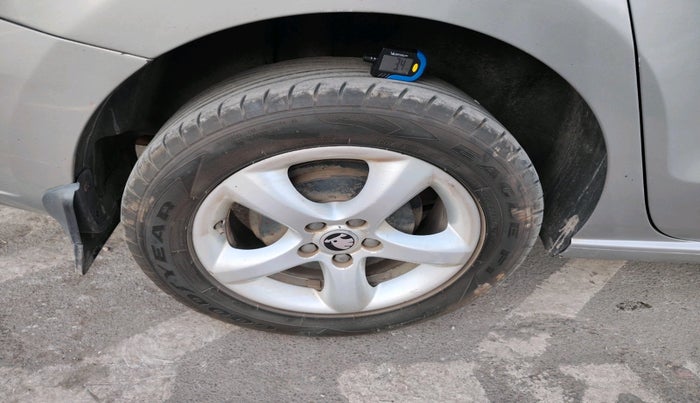 2014 Skoda Rapid AMBITION 1.5 TDI, Diesel, Manual, 92,739 km, tyre