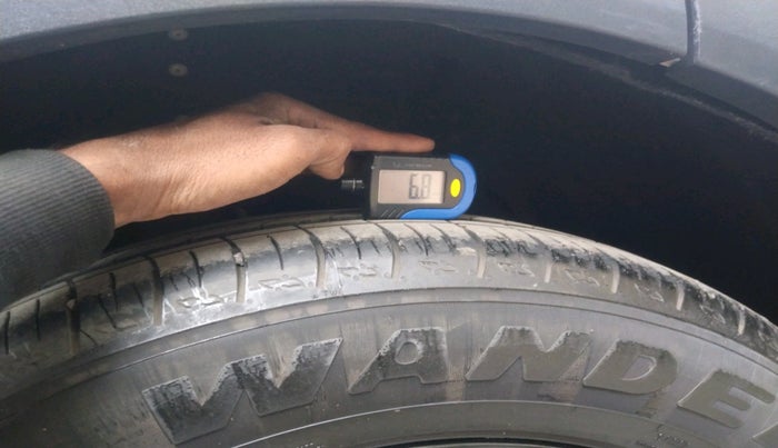 2022 Mahindra XUV700 AX 3 P MT 5 STR, Petrol, Manual, 17,522 km, tyre