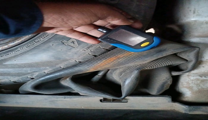 2013 Maruti Swift Dzire TOUR DIESEL, Diesel, Manual, 2,77,140 km, tyre