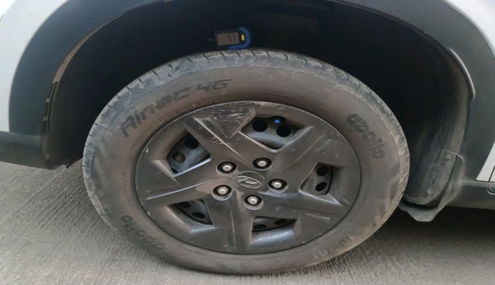 2023 Hyundai VENUE SX 1.2 PETROL, Petrol, Manual, 42,991 km, tyre