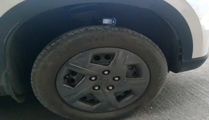 2023 Hyundai VENUE SX 1.2 PETROL, Petrol, Manual, 42,991 km, tyre