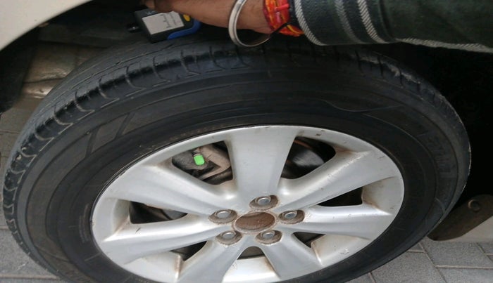 2010 Toyota Corolla Altis VL AT PETROL, Petrol, Automatic, 1,52,897 km, tyre