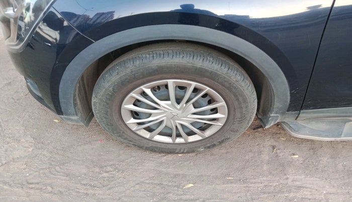 2024 Mahindra XUV700 AX5 Select Petrol AT 7 STR , Petrol, Automatic, 5,691 km, tyre