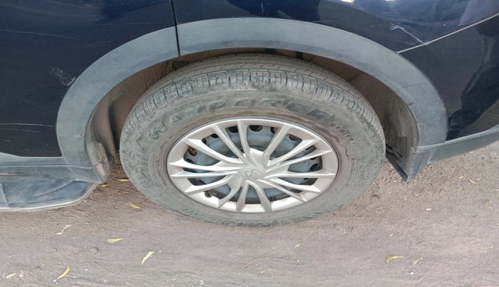 2024 Mahindra XUV700 AX5 Select Petrol AT 7 STR , Petrol, Automatic, 5,691 km, tyre