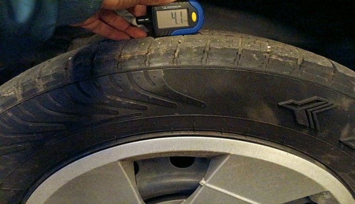 2015 Mahindra XUV500 W6, Diesel, Manual, 1,64,373 km, tyre