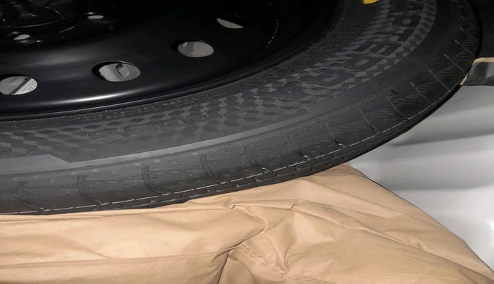 2023 Maruti Grand Vitara SIGMA SMART HYBRID, Petrol, Manual, 9,032 km, tyre