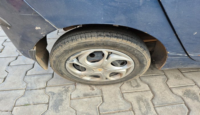 2013 Hyundai Eon MAGNA +, Petrol, Manual, 1,05,098 km, tyre