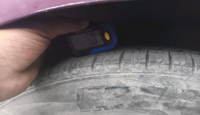 2014 Hyundai i10 MAGNA 1.1, Petrol, Manual, 1,11,104 km, tyre