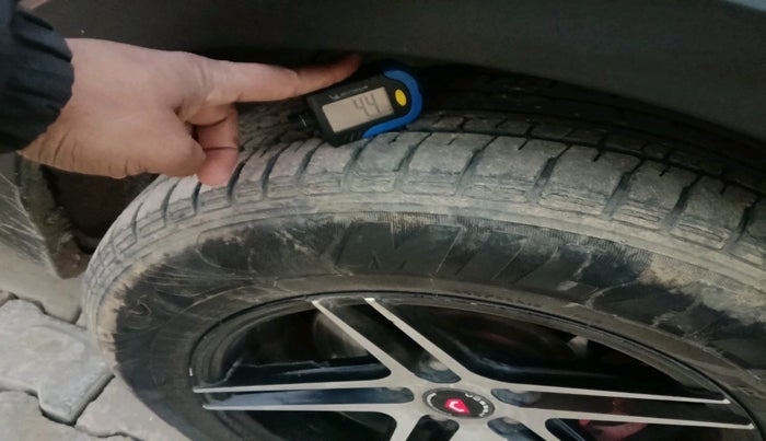 2020 Mahindra XUV300 W4 1.5 DIESEL, Diesel, Manual, 54,863 km, tyre