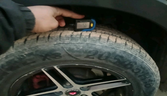 2020 Mahindra XUV300 W4 1.5 DIESEL, Diesel, Manual, 54,863 km, tyre