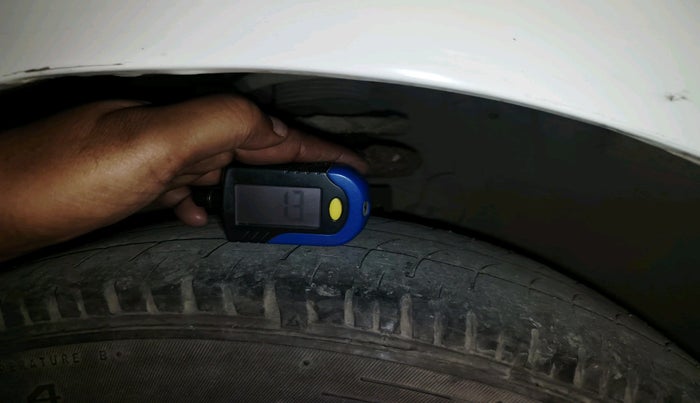 2011 Volkswagen Vento TRENDLINE 1.6, Petrol, Manual, 1,92,000 km, tyre