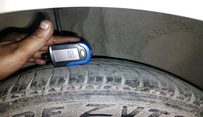 2011 Volkswagen Vento TRENDLINE 1.6, Petrol, Manual, 1,92,000 km, tyre