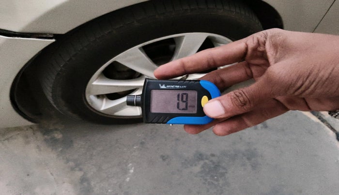 2011 Hyundai Verna FLUIDIC 1.6 VTVT SX AT, Petrol, Automatic, 89,321 km, tyre