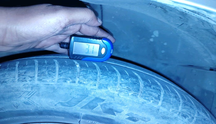 2011 Maruti Swift Dzire LXI, Petrol, Manual, 78,298 km, tyre