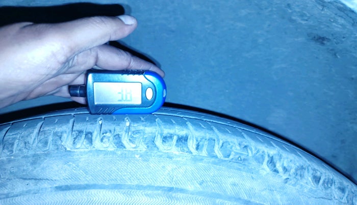 2011 Maruti Swift Dzire LXI, Petrol, Manual, 78,298 km, tyre