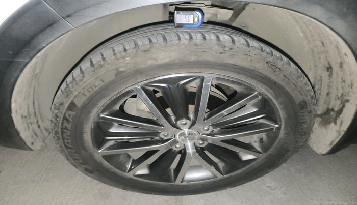 2017 Hyundai Tucson GLS 2WD AT DIESEL, Diesel, Automatic, 1,68,404 km, tyre