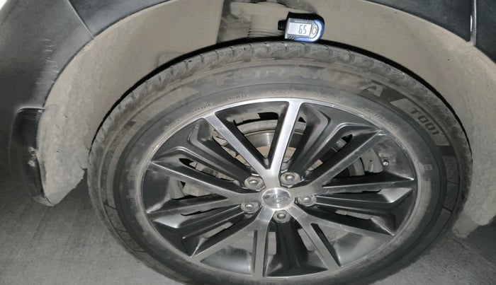 2017 Hyundai Tucson GLS 2WD AT DIESEL, Diesel, Automatic, 1,68,404 km, tyre