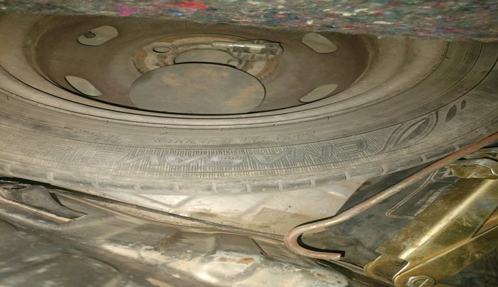 2016 Renault Kwid RXT 1.0, Petrol, Manual, 79,385 km, tyre