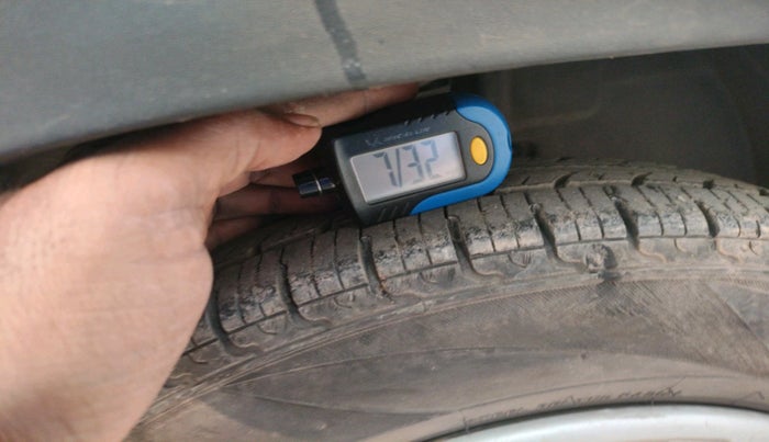 2016 Renault Kwid RXT 1.0, Petrol, Manual, 79,385 km, tyre