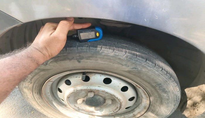 2013 Maruti Wagon R 1.0 LXI CNG, Petrol, Manual, 1,12,244 km, tyre