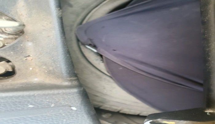 2013 Maruti Wagon R 1.0 LXI CNG, Petrol, Manual, 1,12,244 km, tyre