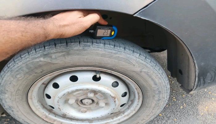 2013 Maruti Wagon R 1.0 LXI CNG, Petrol, Manual, 1,12,244 km, tyre