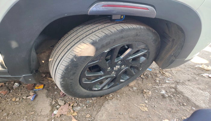 2023 Maruti FRONX DELTA PLUS 1.2L AGS, Petrol, Automatic, 25,000 km, tyre