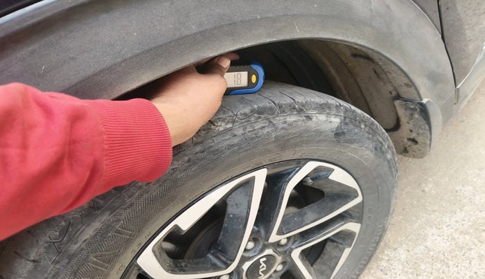 2022 KIA CARENS PRESTIGE PLUS 1.5 DIESEL 7 STR, Diesel, Manual, 1,00,915 km, tyre