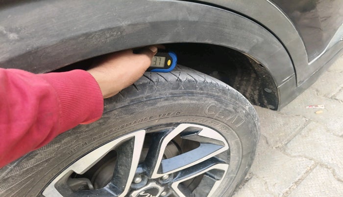 2022 KIA CARENS PRESTIGE PLUS 1.5 DIESEL 7 STR, Diesel, Manual, 1,00,915 km, tyre