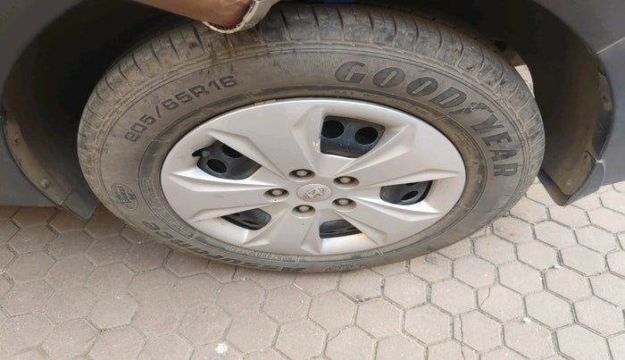 2018 Hyundai Creta E PLUS 1.6 PETROL, Petrol, Manual, 27,555 km, tyre