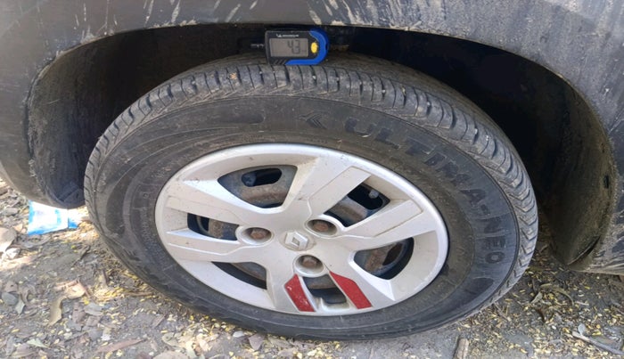 2017 Renault Kwid RXT 1.0, Petrol, Manual, 1,88,452 km, tyre