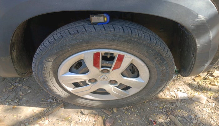 2017 Renault Kwid RXT 1.0, Petrol, Manual, 1,88,452 km, tyre