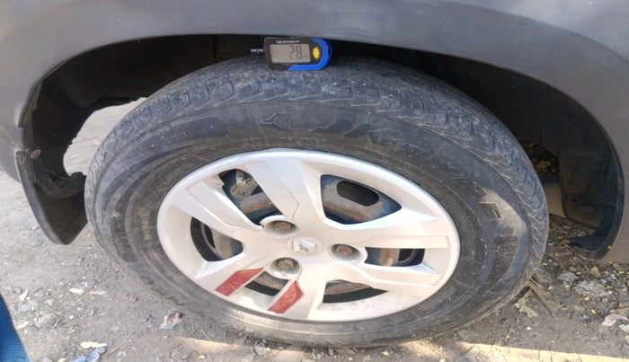 2017 Renault Kwid RXT 1.0, Petrol, Manual, 1,88,452 km, tyre