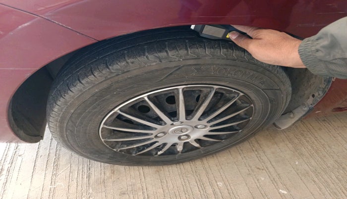 2017 Maruti Dzire VXI AMT, Petrol, Automatic, 79,702 km, tyre