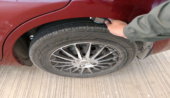 2017 Maruti Dzire VXI AMT, Petrol, Automatic, 79,702 km, tyre