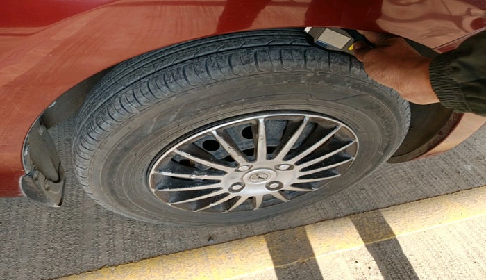 2017 Maruti Dzire VXI AMT, Petrol, Automatic, 79,702 km, tyre