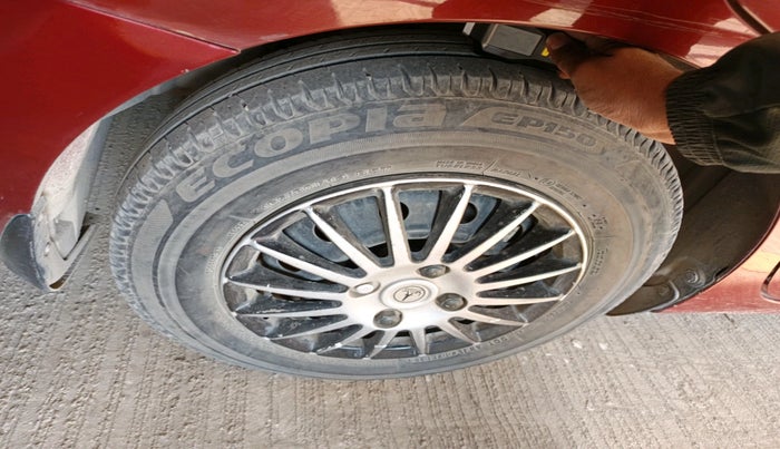 2017 Maruti Dzire VXI AMT, Petrol, Automatic, 79,702 km, tyre