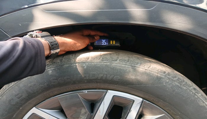 2021 Hyundai VENUE SX 1.0 TURBO, Petrol, Manual, 36,300 km, tyre