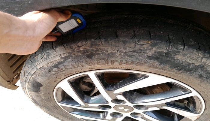 2023 Mahindra XUV300 W8 (O) 1.5 DIESEL, Diesel, Manual, 41,245 km, tyre