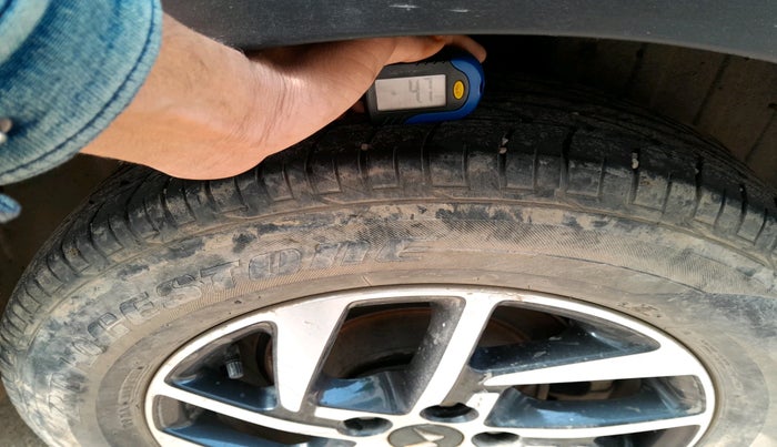 2023 Mahindra XUV300 W8 (O) 1.5 DIESEL, Diesel, Manual, 41,245 km, tyre