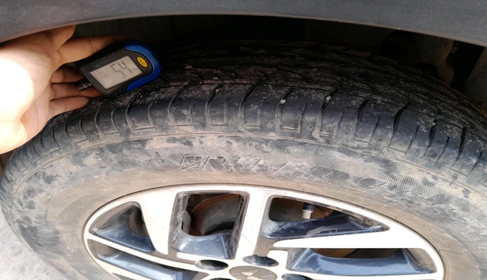 2023 Mahindra XUV300 W8 (O) 1.5 DIESEL, Diesel, Manual, 41,245 km, tyre