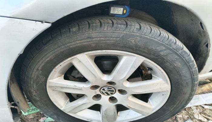 2013 Volkswagen Polo COMFORTLINE 1.2L, Diesel, Manual, 76,584 km, tyre