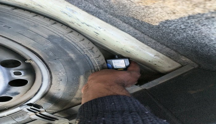 2013 Volkswagen Polo COMFORTLINE 1.2L, Diesel, Manual, 76,584 km, tyre