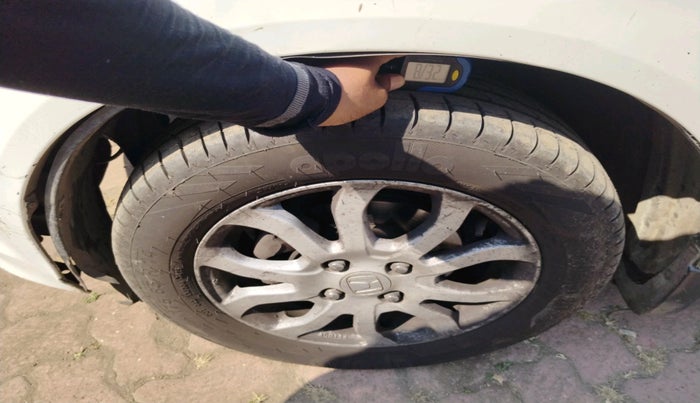 2013 Honda Amaze 1.2L I-VTEC VX AT, Petrol, Automatic, 1,42,774 km, tyre