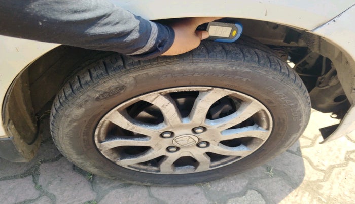 2013 Honda Amaze 1.2L I-VTEC VX AT, Petrol, Automatic, 1,42,774 km, tyre